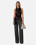 https://cdn.shopify.com/s/files/1/0682/7661/7389/files/ember-urban-jean-outfit-1.jpg?v=1768210931
