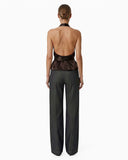 https://cdn.shopify.com/s/files/1/0682/7661/7389/files/ember-urban-jean-outfit-5.jpg?v=1768312410